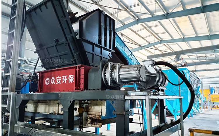 生物質(zhì)撕碎機客戶現(xiàn)場.jpg